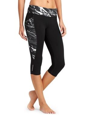 Athleta Spliced Fire Be Free Knickers XS Black Gray Camo Crop Leggings